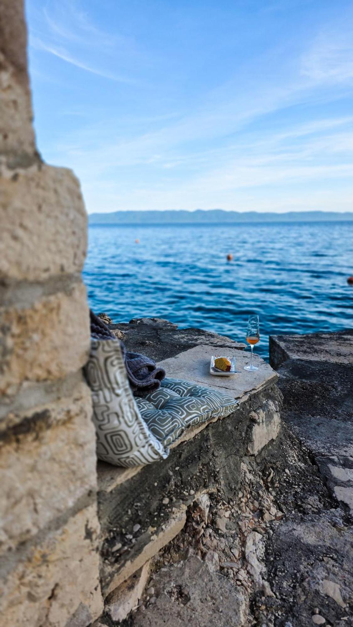 Lila Hvar - Sustainable Stone Cliff House Vila
