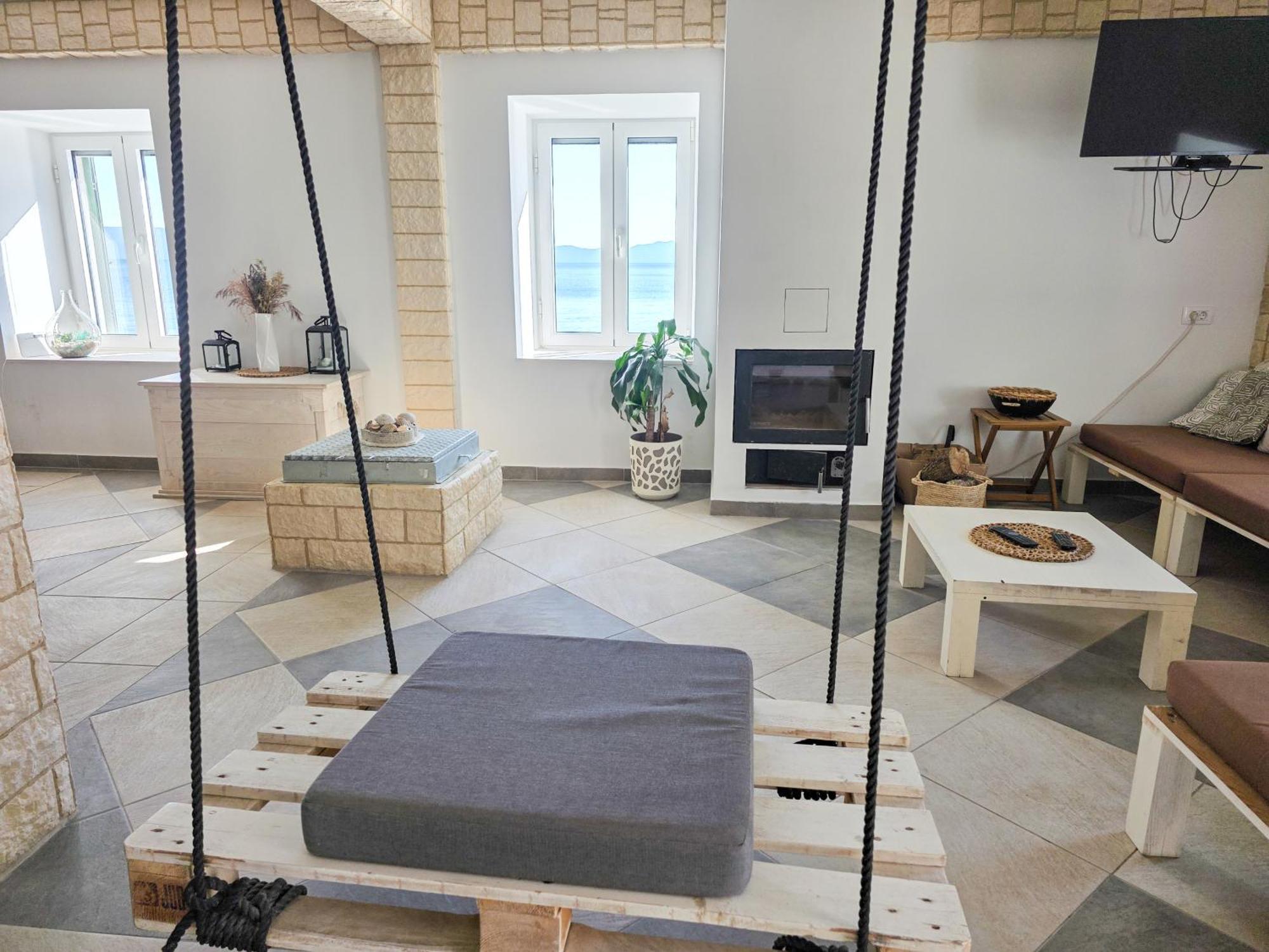 Lila Hvar - Sustainable Stone Cliff House *